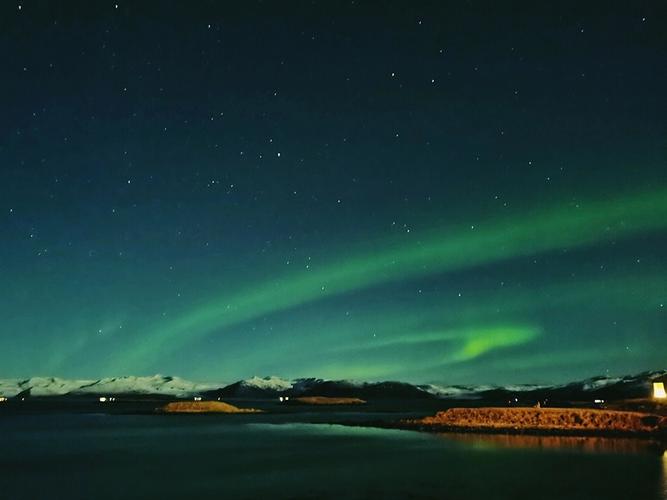 冰岛极光是什么？(冰岛在哪里)-图2