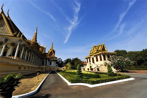 去柬埔寨暹粒旅游，请问入境柬埔寨哪些东西不能带？(柬埔寨立马高在哪里)