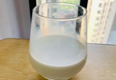 如何弄出牛奶液体？牛奶哪里生产的视频-图3