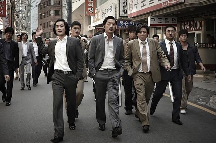 如何评价韩国电影《与犯罪的战争？与犯罪的战争哪里可以看