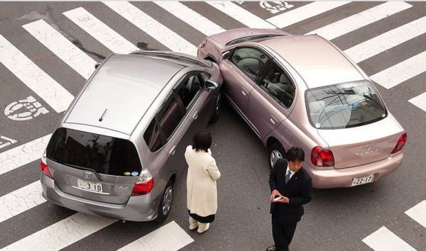 机动车在非机动车道上发生交通事故，应该怎么划分责任？2018年6月16号哪里大车祸-图1