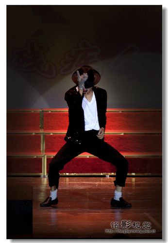 舞林争霸那一集有模仿迈克尔杰克逊的舞蹈？哪里可以学迈克尔杰克逊的舞蹈教学视频-图2