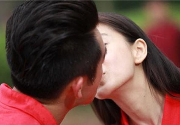 baby和郑恺接吻真实视频片段？亲嘴视频精彩的在哪里-图3