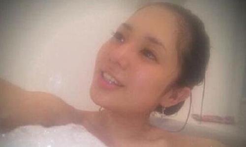 韩国有一个组合mv中有人在浴缸中用牛奶洗澡的歌名是什么？在哪里下载泳衣视频mv-图2