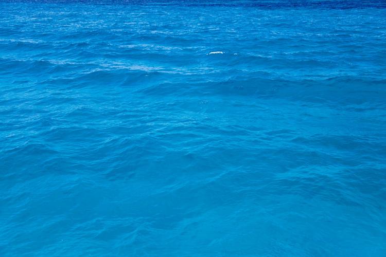 为什么外国的海水是蓝色的？为什么海水是蓝色的呢