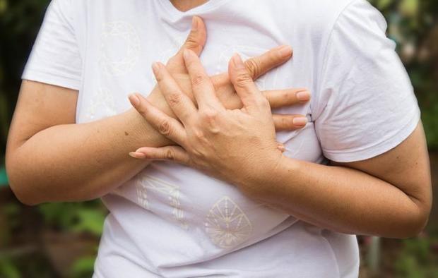 咳嗽引起胸部疼痛是怎么回事？胸会痛是为什么呢-图3