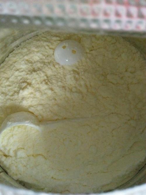 为什么有的奶粉看上去有点潮？奶粉为什么很湿呢