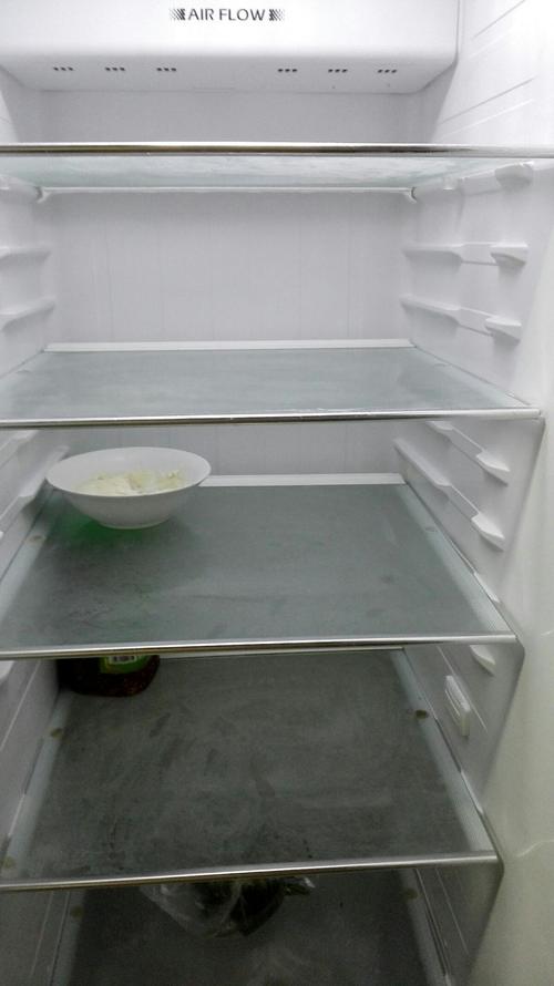 冰柜是躺着的箱子，应该叫冰箱。为什么反过来叫了？冰箱为什么会叫呢
