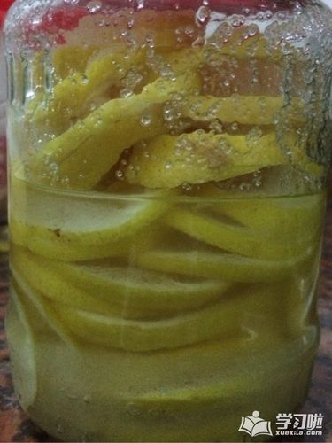 用糖腌制柠檬，里面可以加水吗？怎样才能不变质？为什么泡糖呢