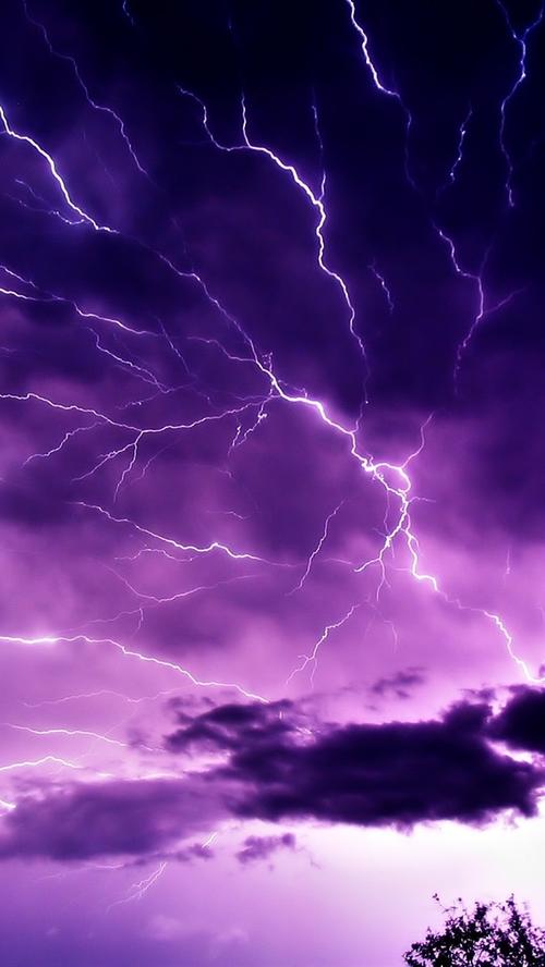 天空为什么到了傍晚会变成紫色呢？为什么变成紫色呢
