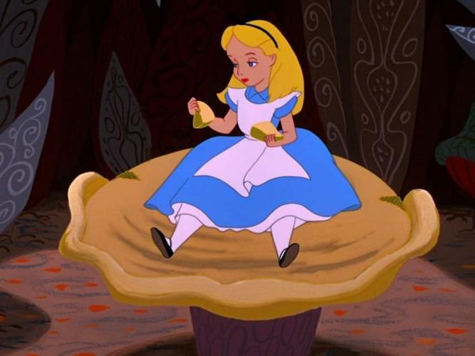 爱丽丝吃了蘑菇变成了什么？做梦忽大忽小为什么呢
