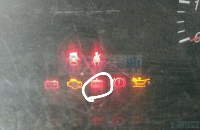 金杯汽车仪表盘上上面的！号指示灯是干什么用的为什么总是亮着？为什么打呢标