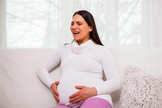 孕晚期感觉胎儿在肚子里抖，这是怎么回事呢？孕晚期为什么会发抖呢呢