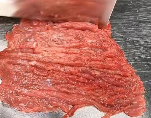 吃火锅的牛肉薄片是用什么切成的？牛肉为什么要切薄片呢呢