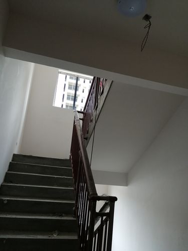 为什么我家总闸拉了整栋楼的楼梯灯都不亮了？楼梯灯为什么不亮呢呢