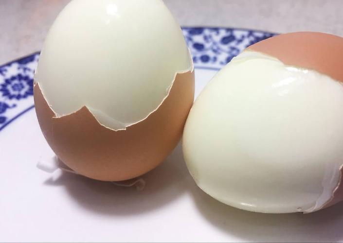 为什么煮鸡蛋要放点盐下去？吃鸡蛋为什么要煮熟呢呢-图2