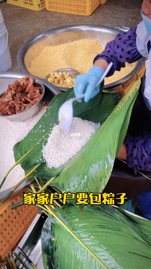 春节贴对联和包粽子的习俗是怎么来的？为什么过年要包粽子呢呢