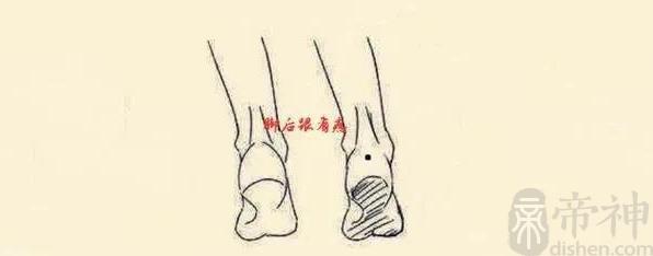 脚上的痣代表什么意思？为什么脚踝上有黑痣呢-图3