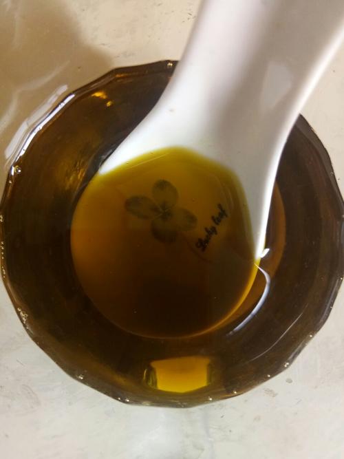 菜籽油为什么有点发黑什么原因？为什么油特别黑呢