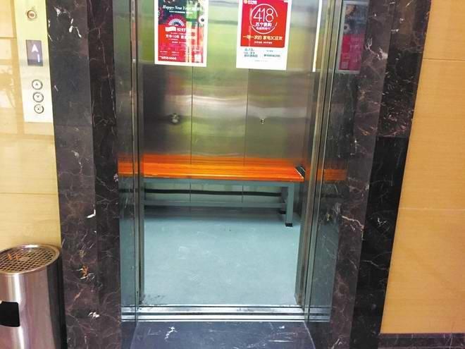 医院电梯凳子移动是怎么回事？为什么电梯不装椅子呢