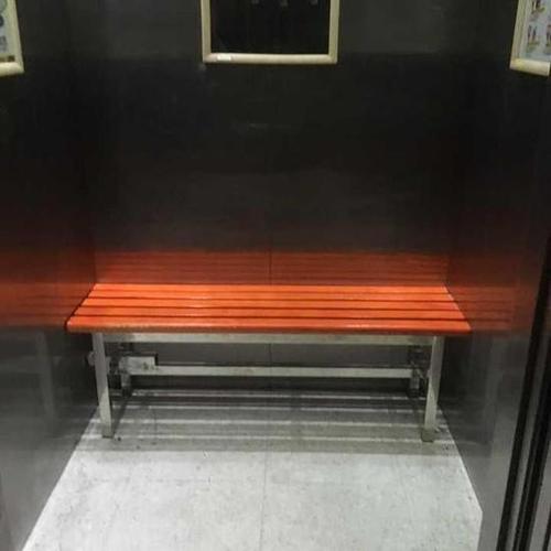 医院电梯凳子移动是怎么回事？为什么电梯不装椅子呢-图2