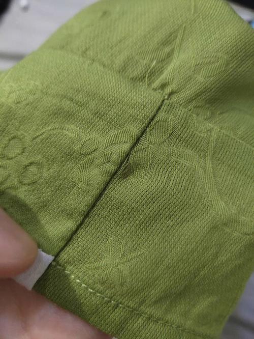 为什么我的毛巾会出现像苔藓一样绿色的斑点，像发霉？为什么毛巾易发霉呢