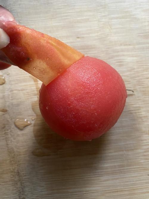 冻西红柿怎么脱皮？西红柿为什么不好脱皮呢