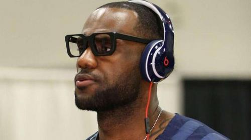 NBA球员进入球馆为什么个个带着耳机？球员为什么喜欢听歌呢