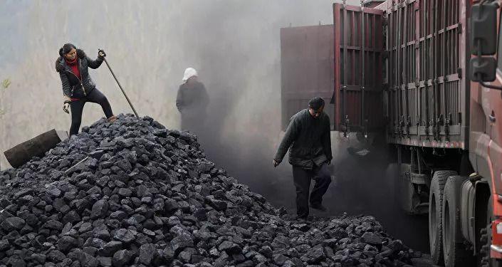 为什么煤堆积一段时间后发热量会降低？煤碳为什么会风化呢
