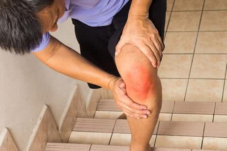 57岁老人近几个月来上下楼膝盖和脚跟腱疼,这是怎么了？跟腱受伤为什么疼呢