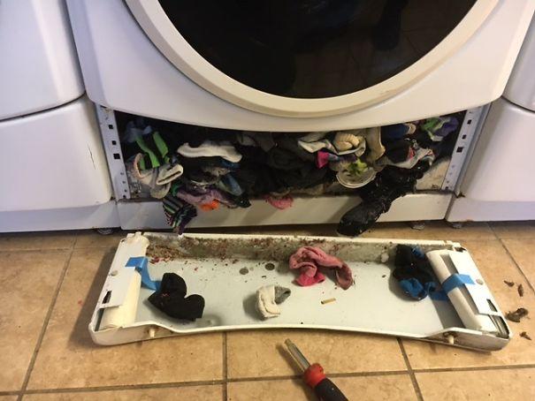 洗衣机能把臭袜子跟衣服一起洗吗？为什么快来月经脚臭呢