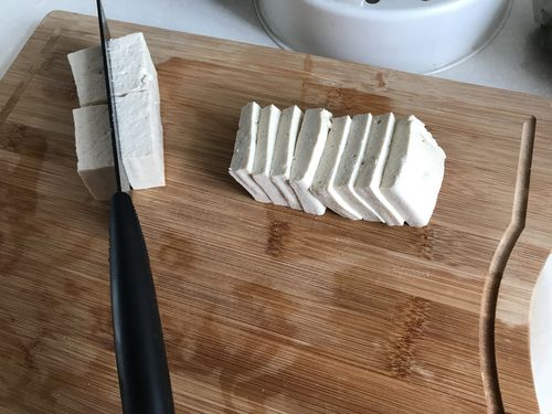如何正确的切豆腐？豆腐为什么切不碎呢-图2