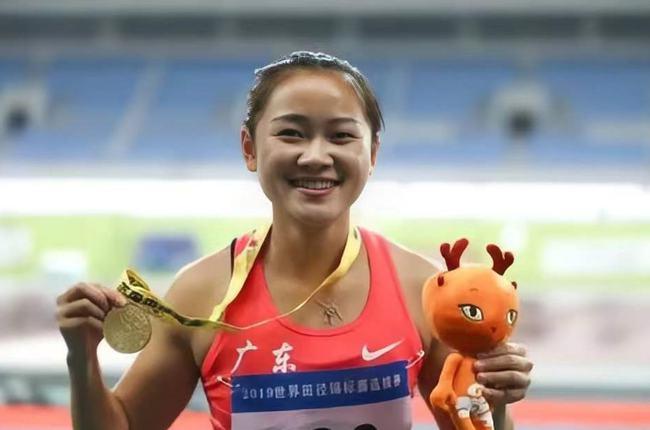 成都大运会女子100米跨栏冠军是谁？(女子100米梁小静是哪里人)
