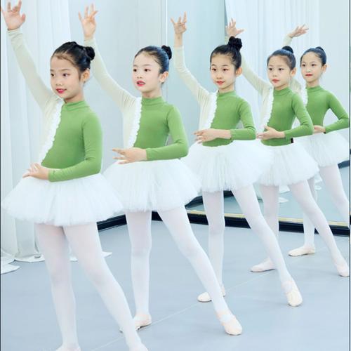 培养孩子气质芭蕾启蒙和民族舞哪个好？学民族舞蹈在哪里下载视频-图1