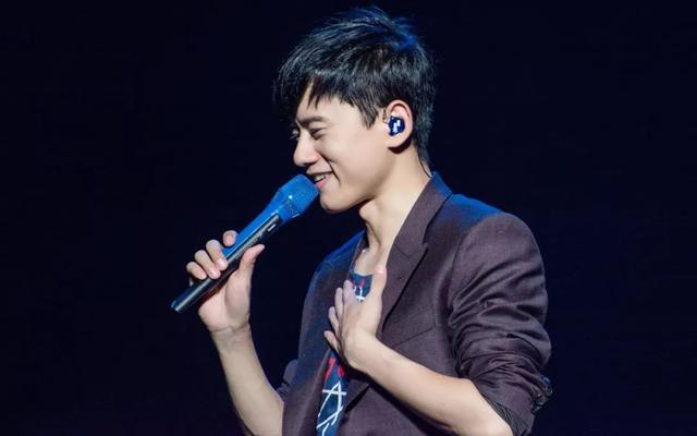 如何评价张杰在《我是歌手》2015巅峰会上的《Earth Song》？张杰最近在哪里有演唱会2015
