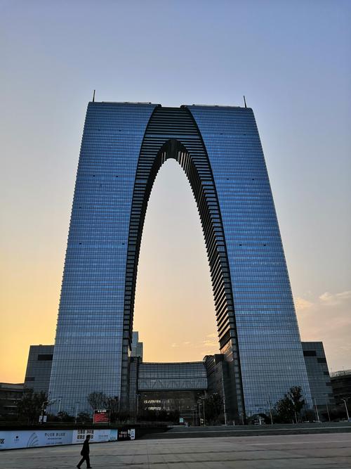 苏州那个“秋裤大楼”，谁设计的？上海裤衩楼在哪里-图1