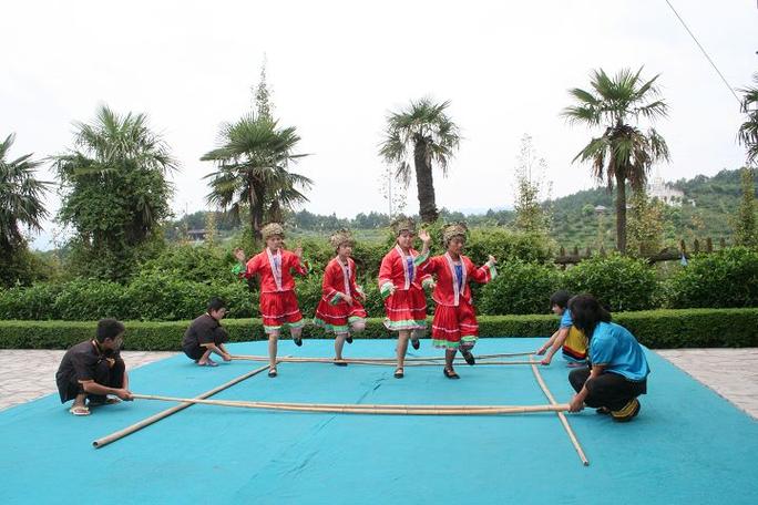 跳竹竿是我国哪个少数民族的传统体育项目？竹子跳舞是哪里的