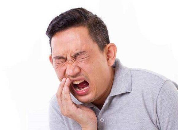 下牙齿疼痛是什么原因？为什么牙齿会疼呢