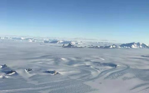 南极为什么有暴风雪？为什么南极永远有雪呢呢