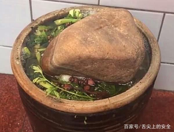 腌酸菜的石头太重好吗？为什么要用石子腌菜呢-图1