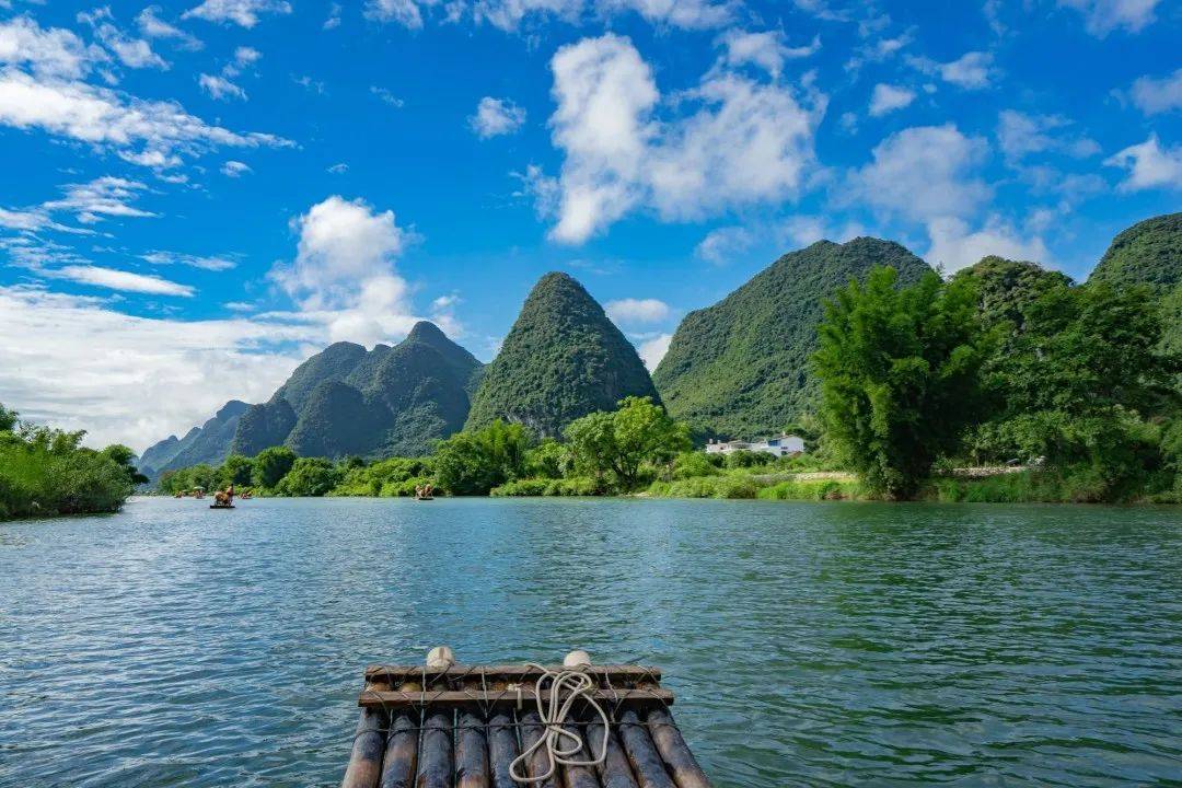 推荐桂林山水的理由简短？为什么桂林有美景呢